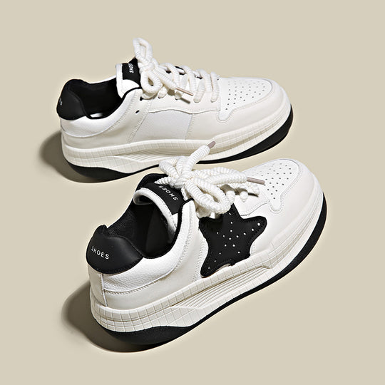 Damen Sneakers im stylischen Sportdesign mit atmungsaktiver Oberflächenstruktur und stabiler Sohle R&B