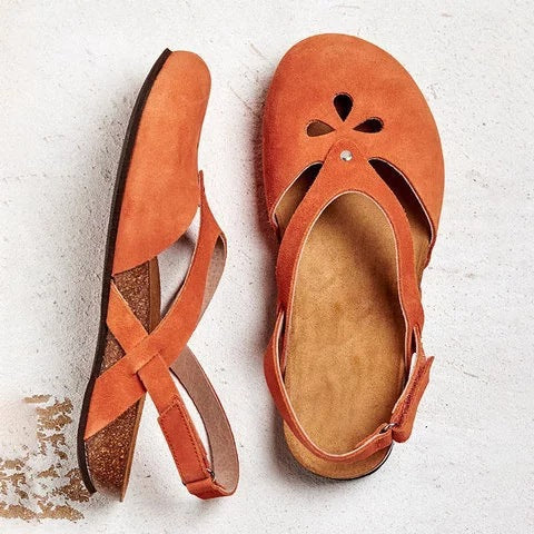 Damen nan geschlossene Slingback-Sandale aus Veloursleder mit ergonomischem Kork-Fußbett und dekorativen Loch-Aussparungen R&B