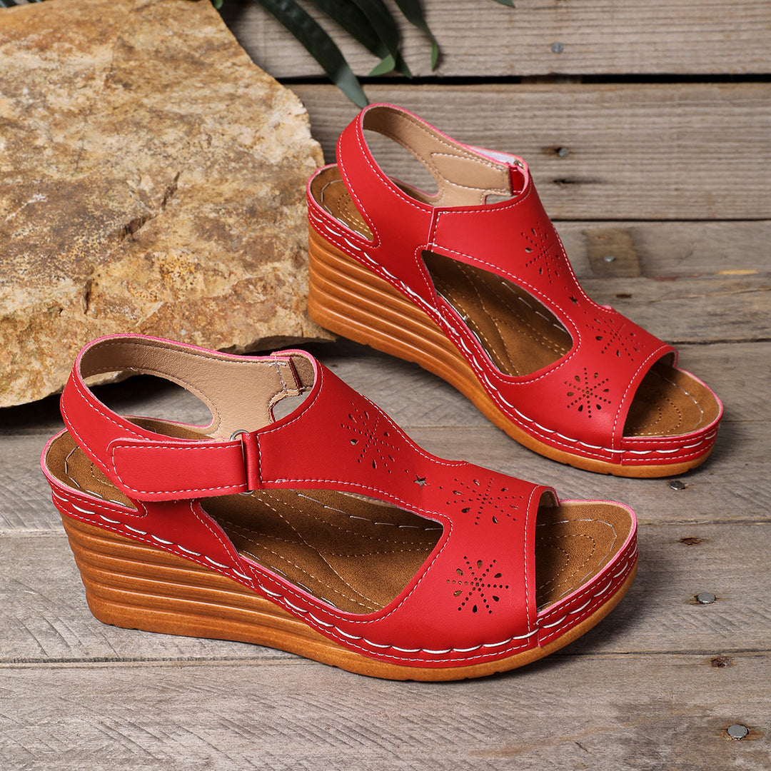 Damen Wedge-Sandalen mit luftigen Cut-Outs und verstellbarem Riemen R&B