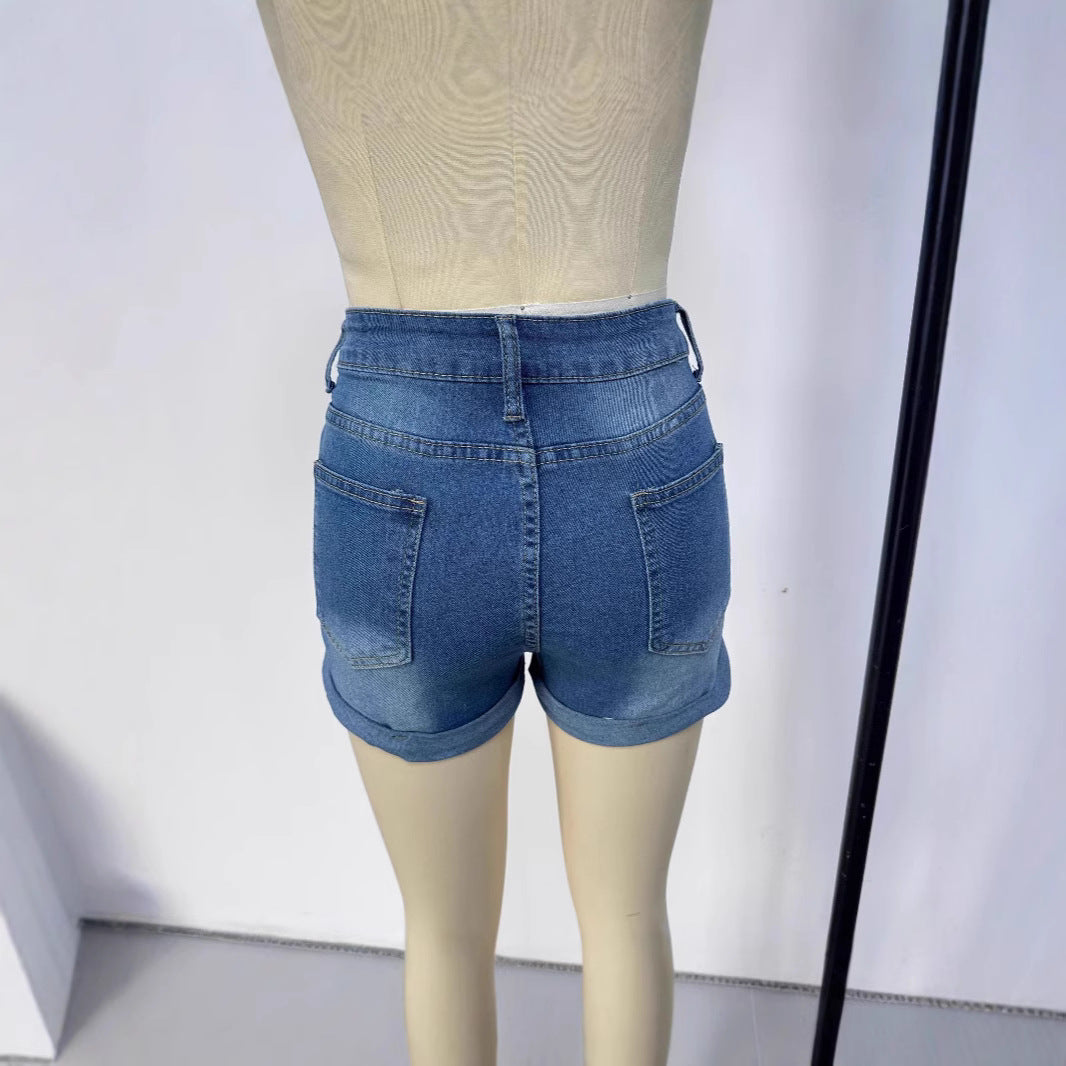Damen kurze Destroyed Denim-Shorts im lässigen Look mit umgeschlagenen Säumen und stylischen Rissdetails