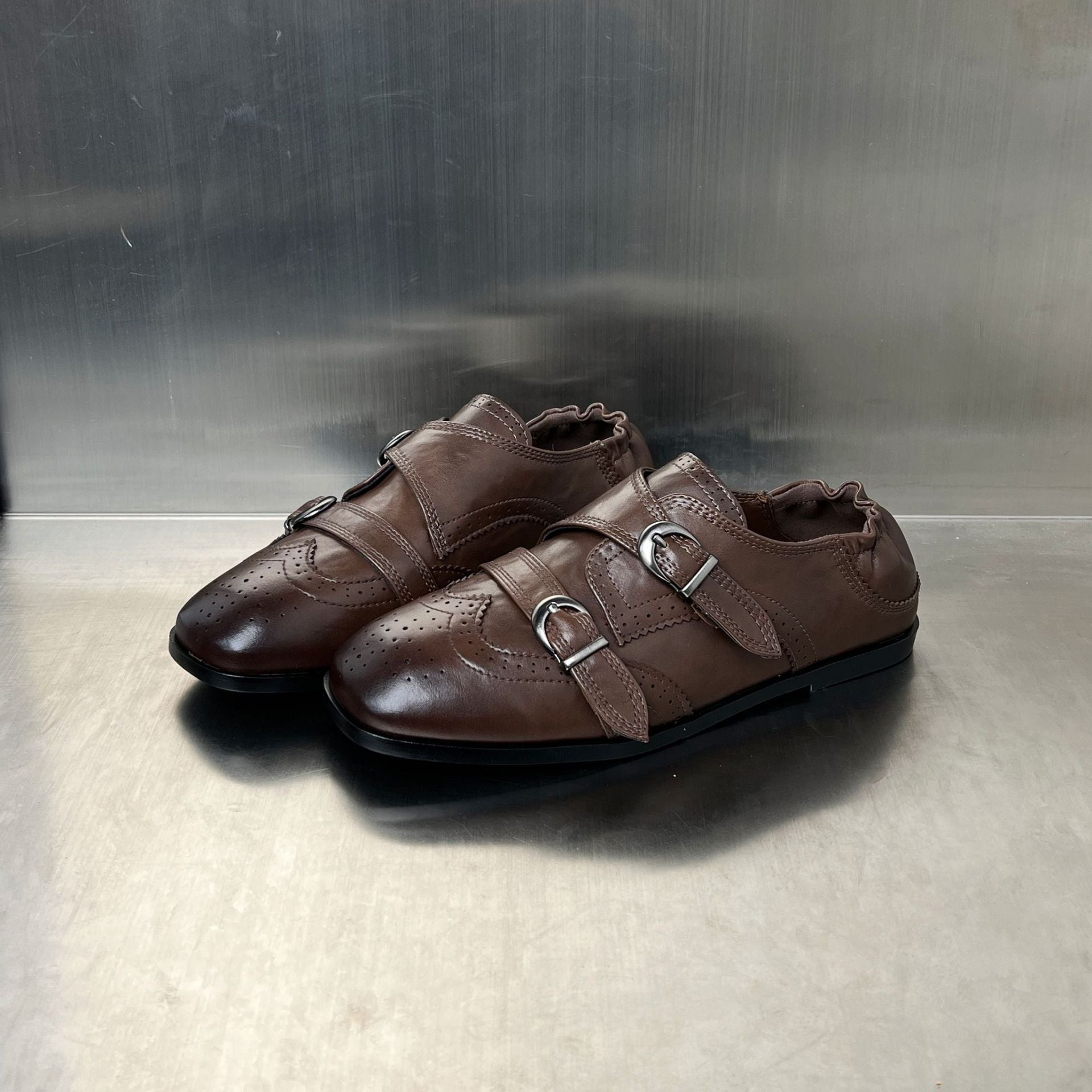 Damen Elegante Mokassins mit doppeltem Schnallenverschluss und perforiertem Design R&B