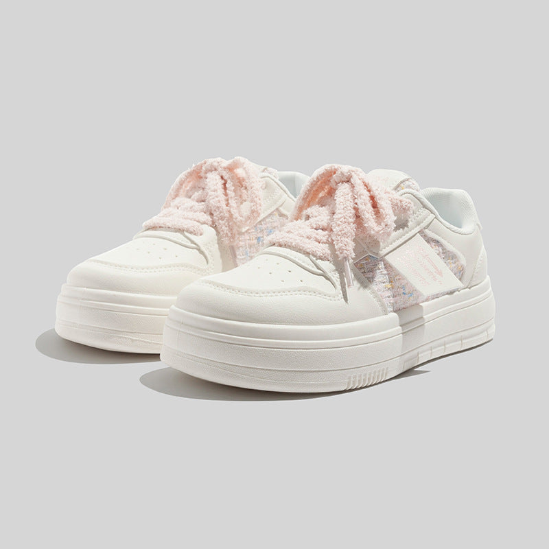 Damen modische Sneakers mit süßem Dekor und bequemer Dämpfung