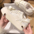 Damen Sneakers mit innovativer transparentem Füllung und modischen Schnür-Details