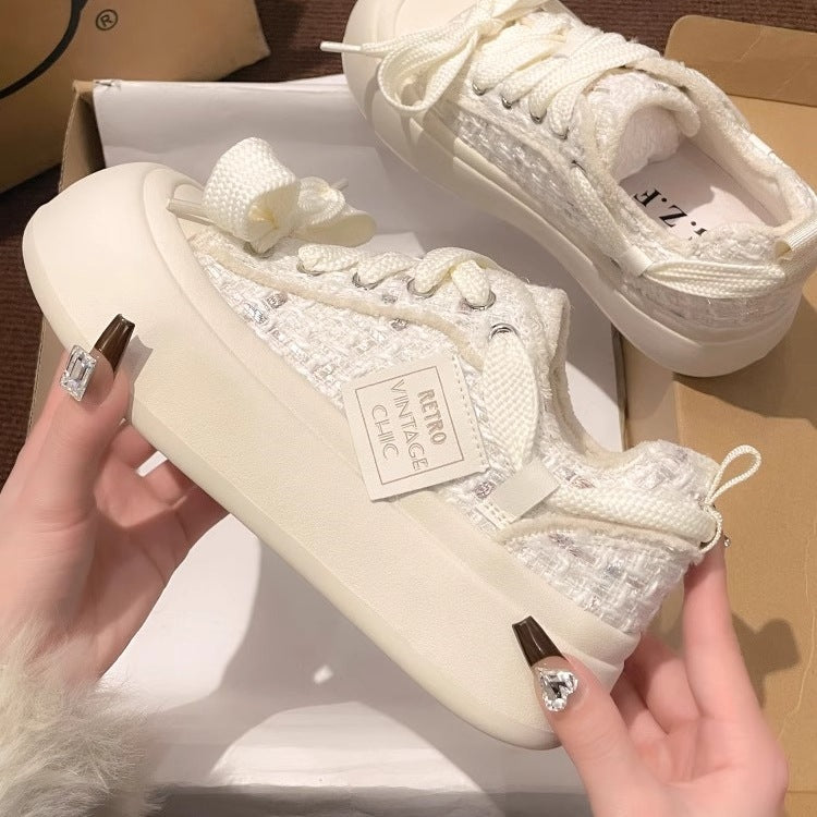 Damen Sneakers mit innovativer transparentem Füllung und modischen Schnür-Details