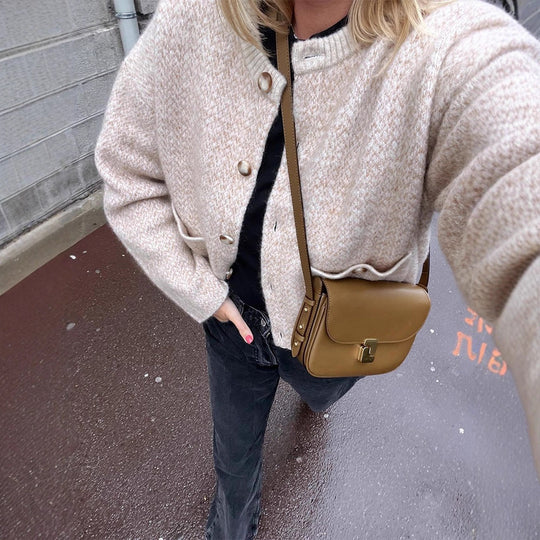 Damen kuschelige Strickjacke mit eleganten Knopfdetails R&B