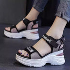 Damen Sportliche Plateau-Sandalen mit verstellbaren Riemen und gepolsterter Sohle R&B