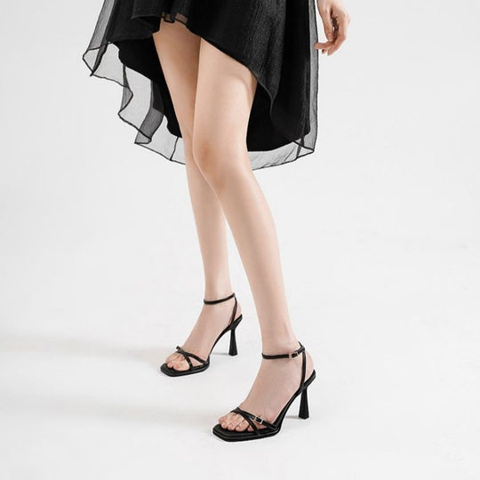 Damen elegante Sandaletten mit modischen Akzenten R&B