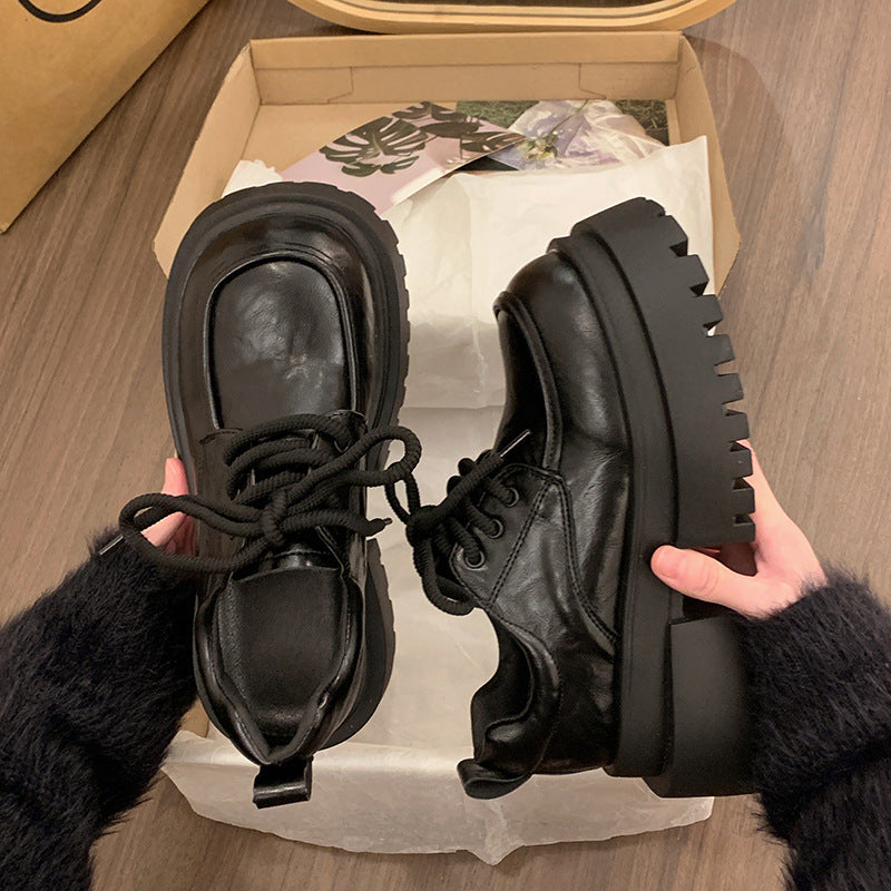 Damen Plattform Schnürschuhe mit robustem Profil und glänzendem Obermaterial R&B
