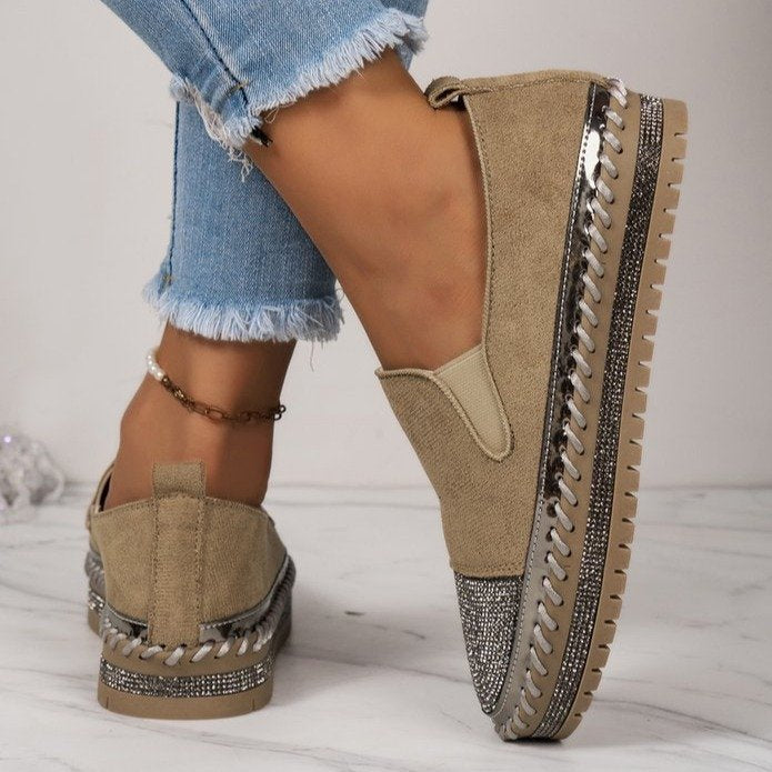 Damen Slip-On Sneakers mit schimmerndem Vorderbereich und modischem Plateau R&B