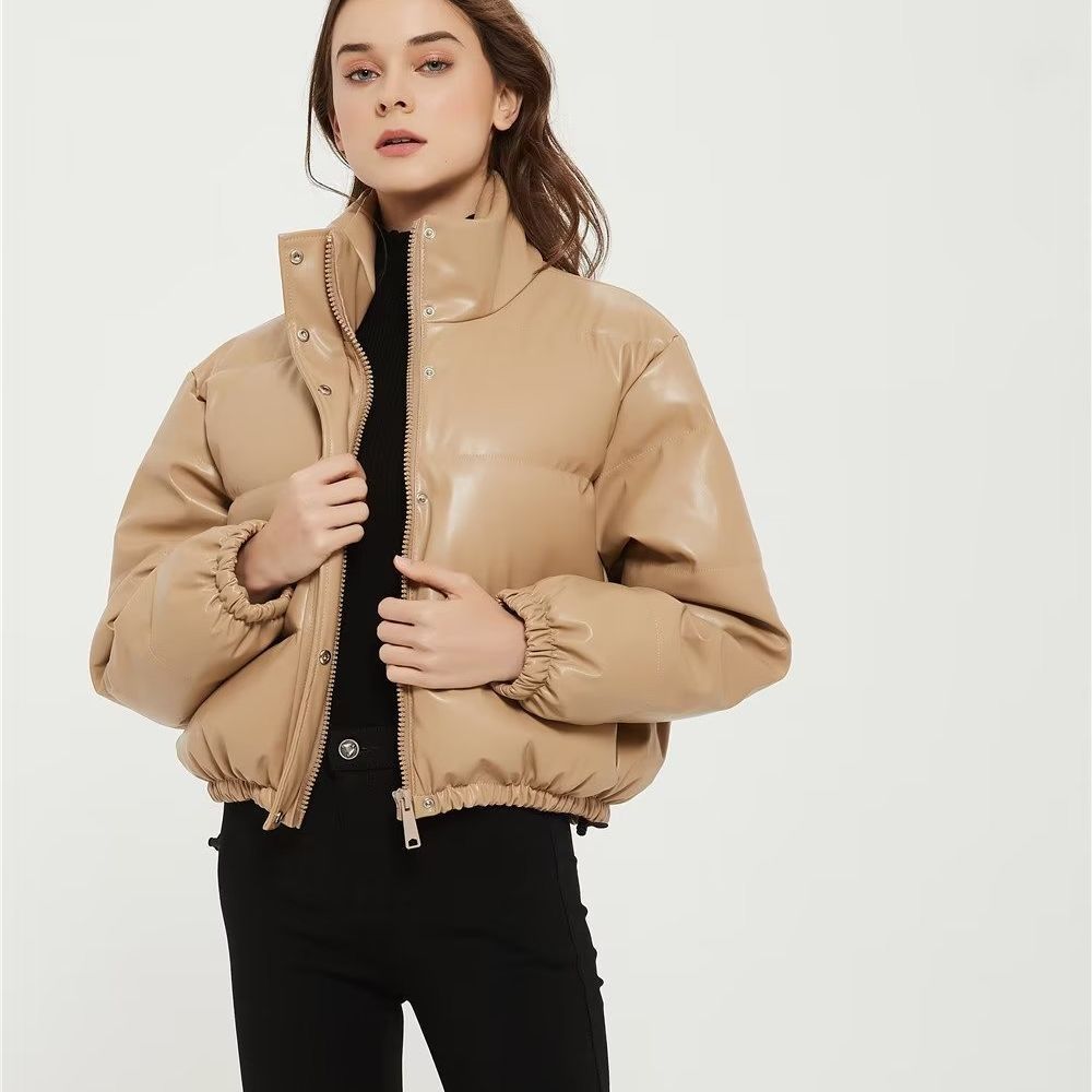 Damen gesteppte Kunstlederjacke mit hochschließendem Kragen und elastischen Bündchen R&B