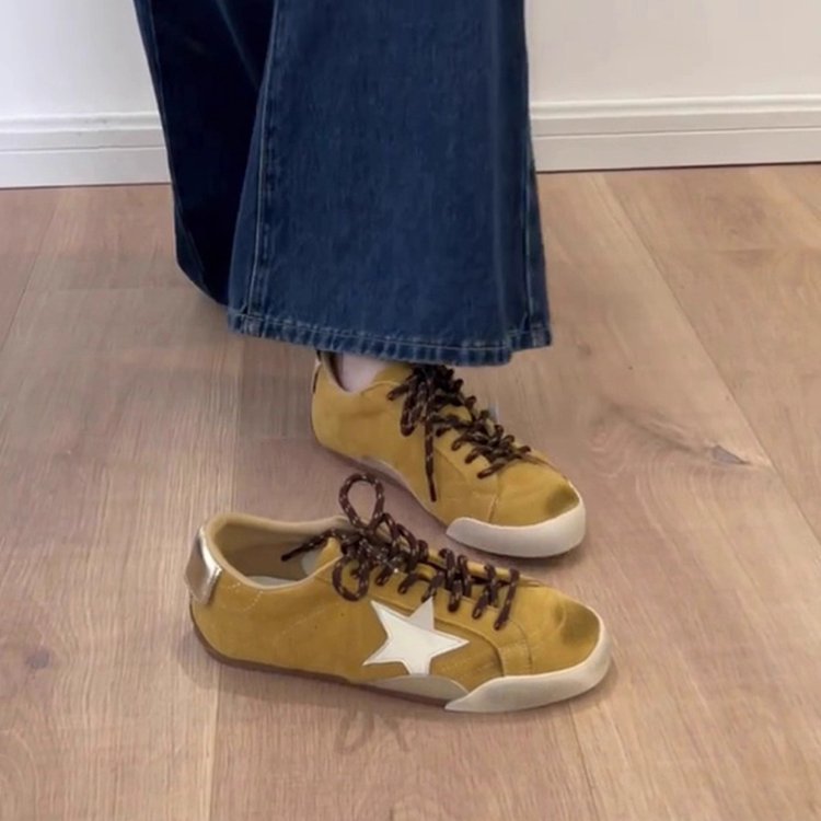Damen sportliche Sneaker aus hochwertigem Veloursleder mit dekorativen Sternenapplikationen R&B