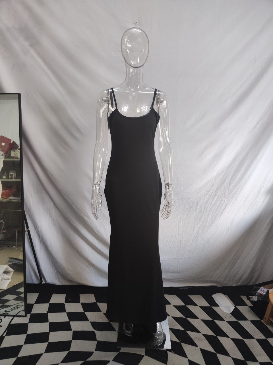 Damen Langes Kleid mit schmalen Spaghettiträgern und figurschmeichelndem Schnitt R&B