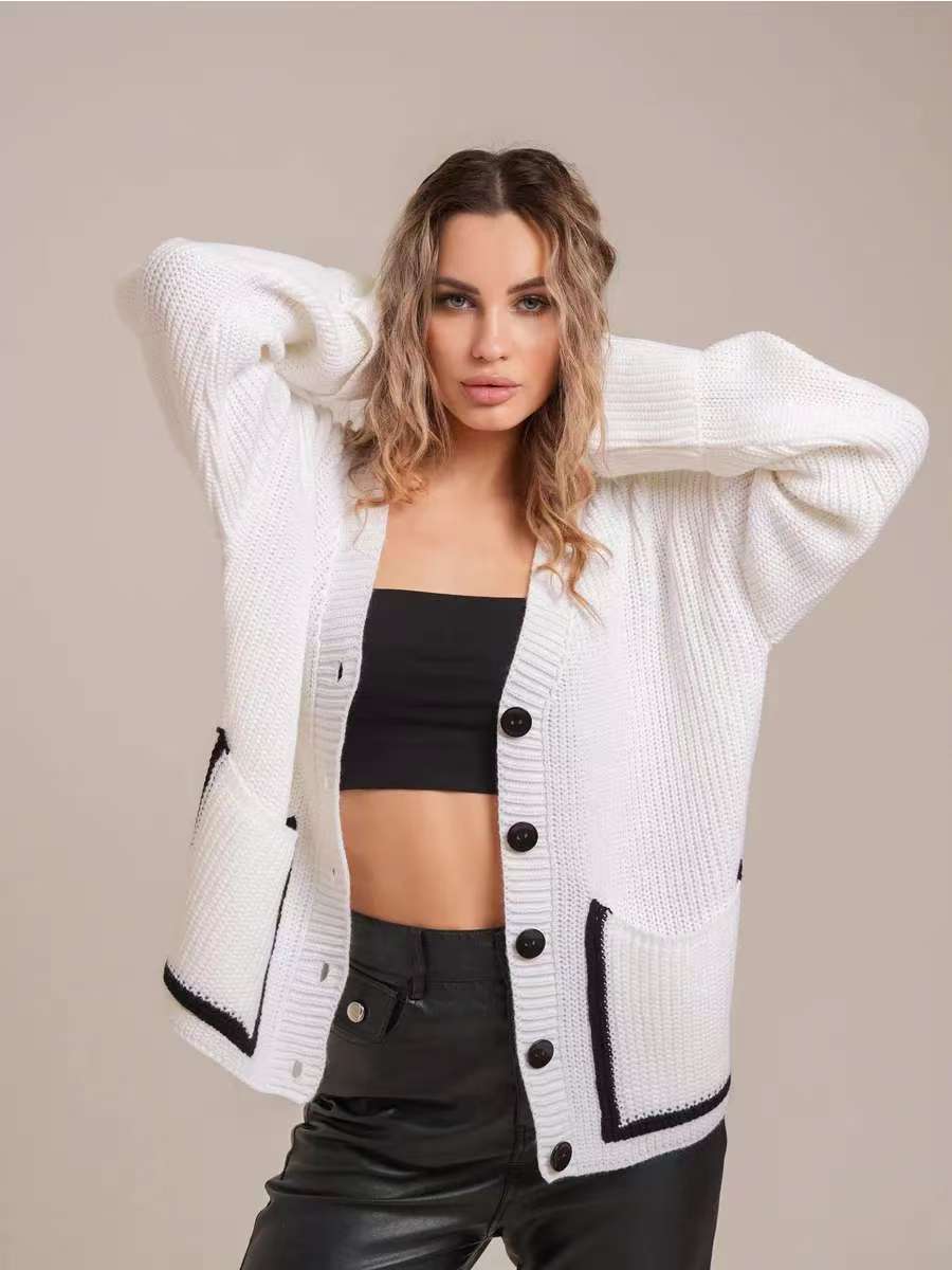 Damen lässiger Strickcardigan mit kontrastierenden Taschen und klassischen Knopfdetail