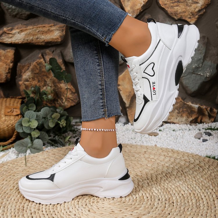 Damen Sneakers mit verspieltem Herzdesign und gepolsterter Sohle R&B