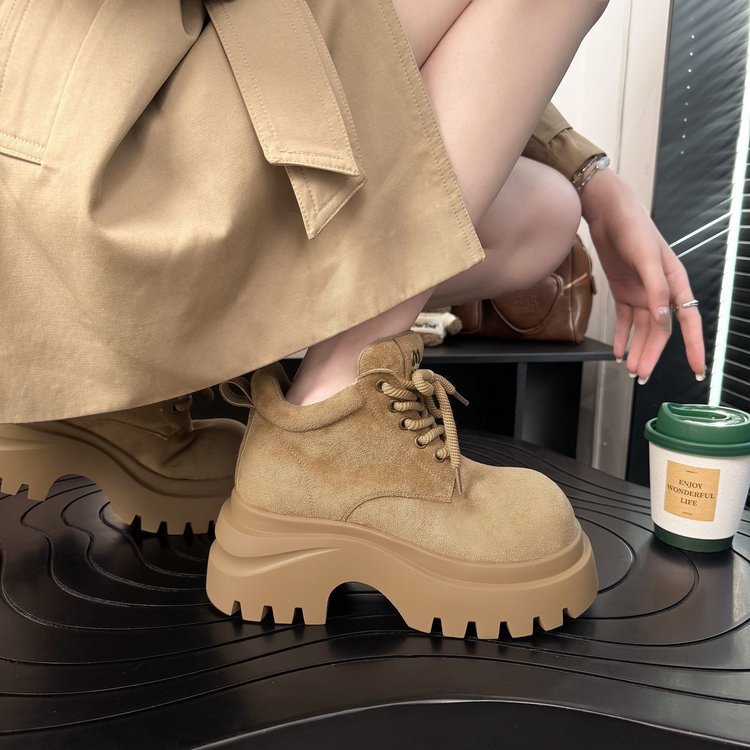 Damen Chunky Boots mit hohem Profil und robustem Schnürverschluss R&B