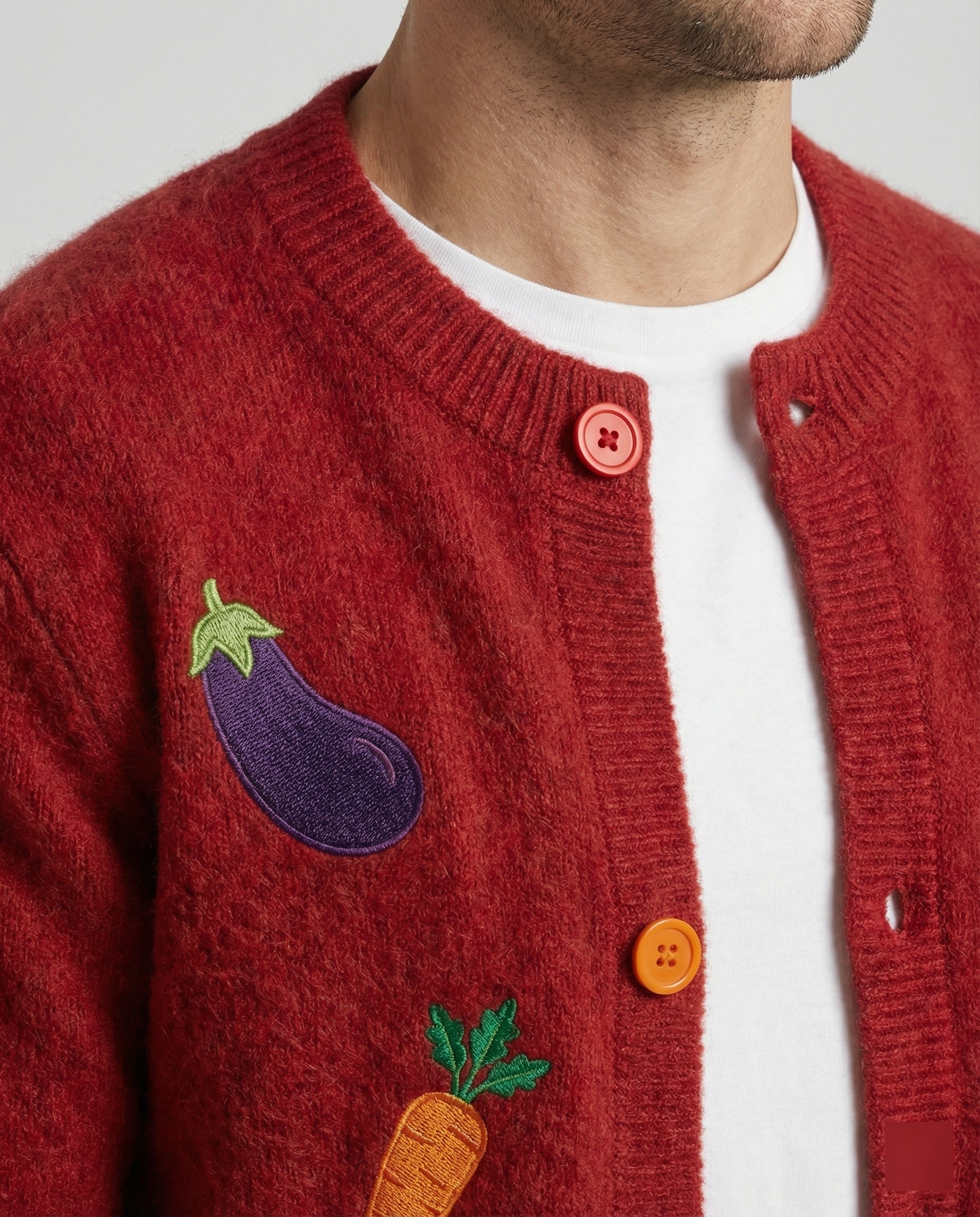 Lässige Retro Strickjacke mit bunten Regenbogen-Knöpfen und feiner Stickerei