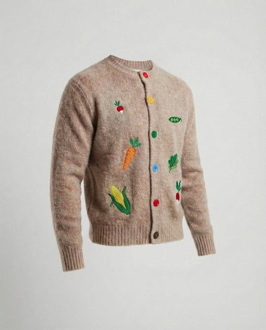 Lässige Retro Strickjacke mit bunten Regenbogen-Knöpfen und feiner Stickerei
