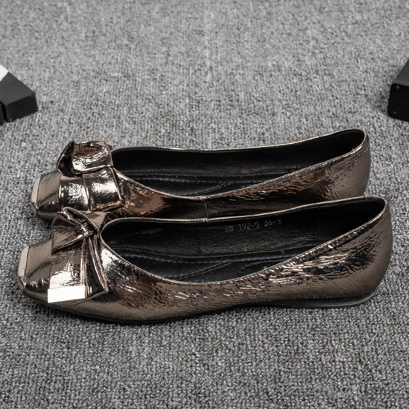 Damen Ballerinas mit elegantem Schleifenakzent und glänzender Lackoberfläche
