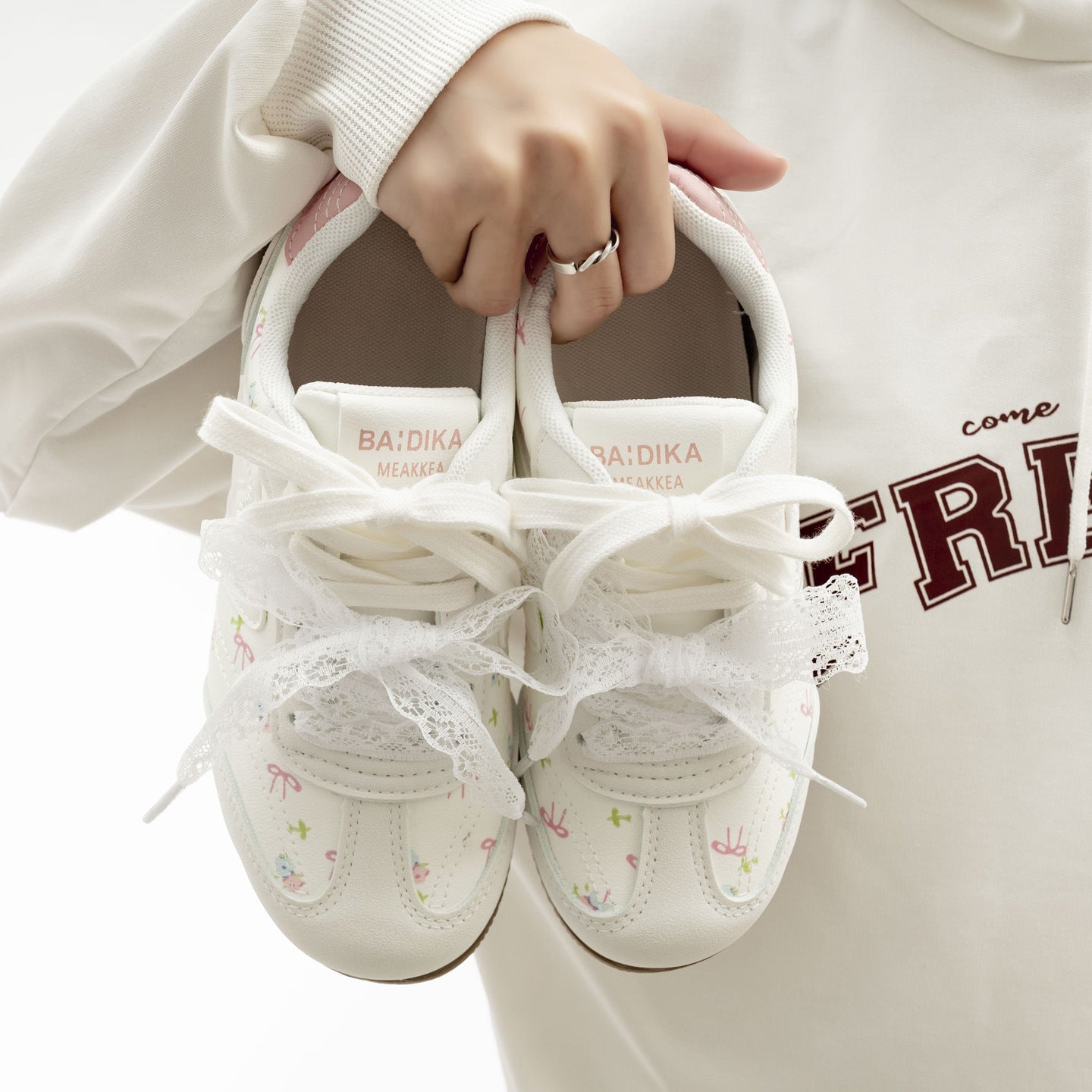 Damen Sneakers mit elastischem Schnürsystem und Komfort-Fußbett