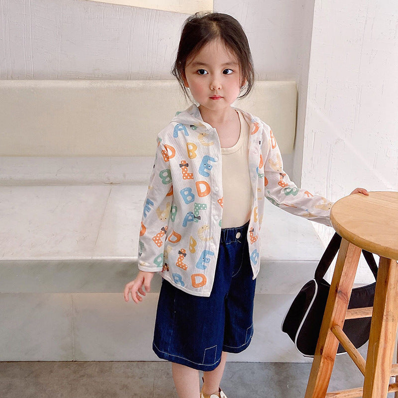 Unisex nan leichte Kapuzenjacke aus Baumwolle für Babys mit ganzflächigem Herzdruck und Druckknopfverschluss R&B