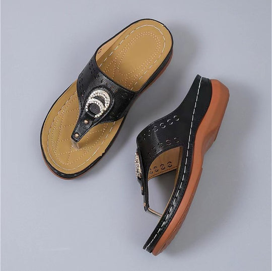 Damen Wedge-Sandaletten mit stilvollem Dekor und gepolstertem Fußbett R&B
