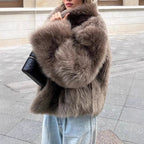 Damen Pelzjacke im modernen Oversize-Stil mit gemütlichem Kragen R&B