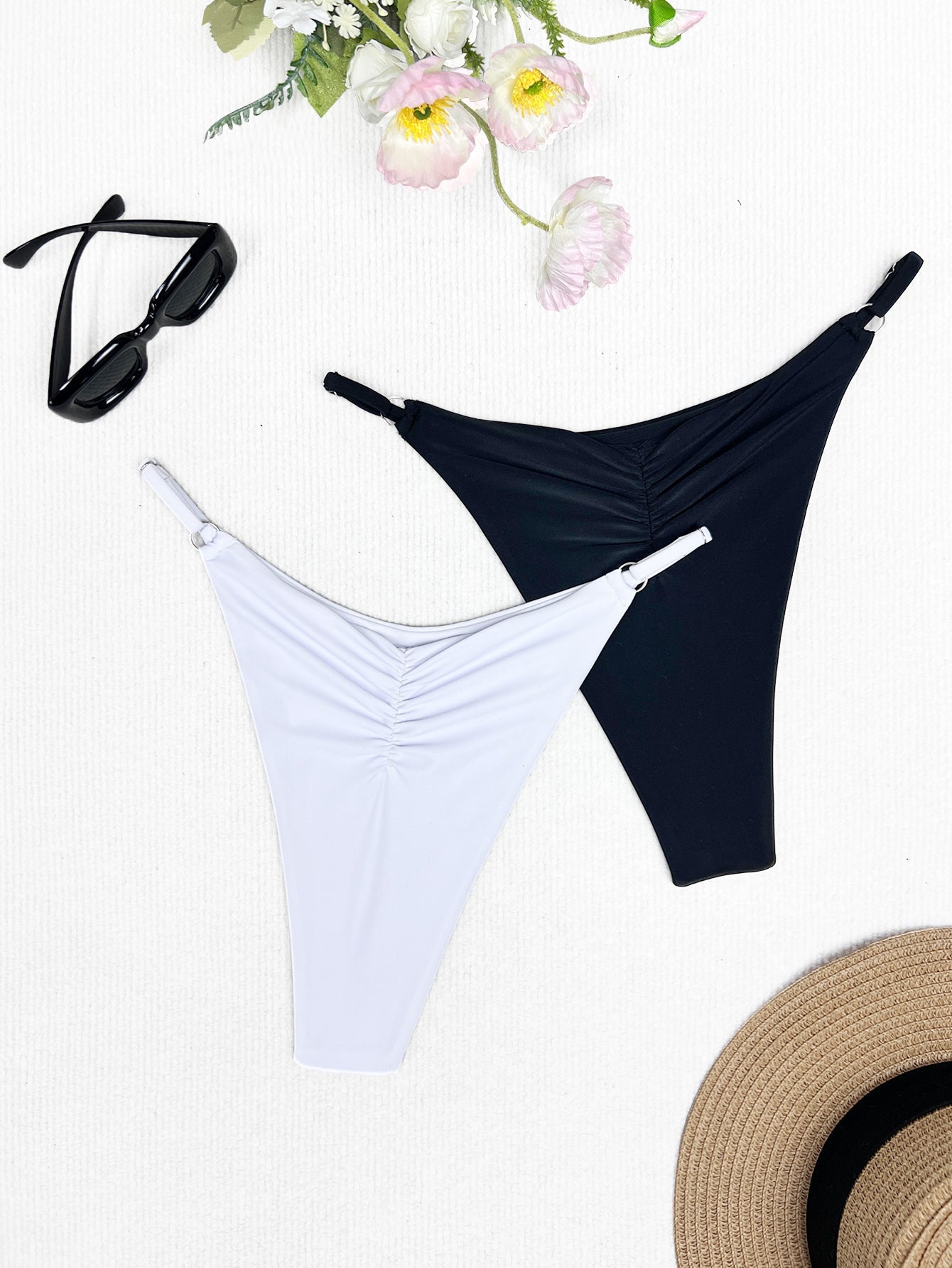 Damen Bikini-Höschen mit raffinierten Raffungselementen und hohem Beinausschnitt R&B