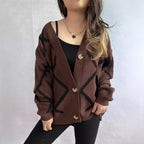 Damen Strickjacke mit modernem geometrischem Muster und hochwertigen Knopfdetails R&B