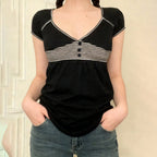 Damen Freizeidkleid mit kontrastierenden Liniendetails und schwingendem Rock R&B