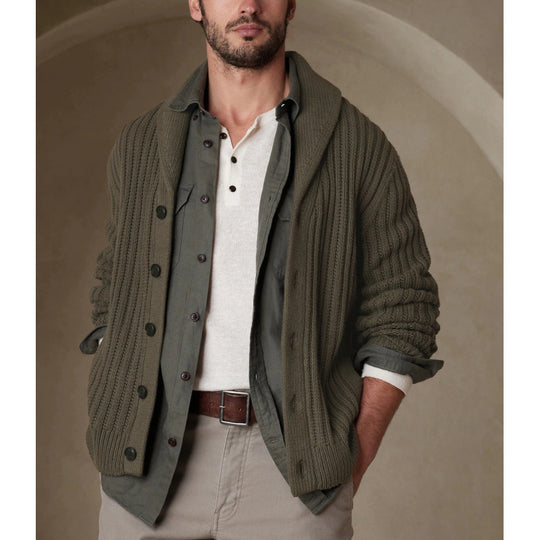 Herren Strickjacke mit modernen Zopfmuster und klassischem Umlegekragen R&B
