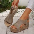 Damen Wedge-Sandalen mit dekorativen Nieten und komfortablem Fußbett R&B