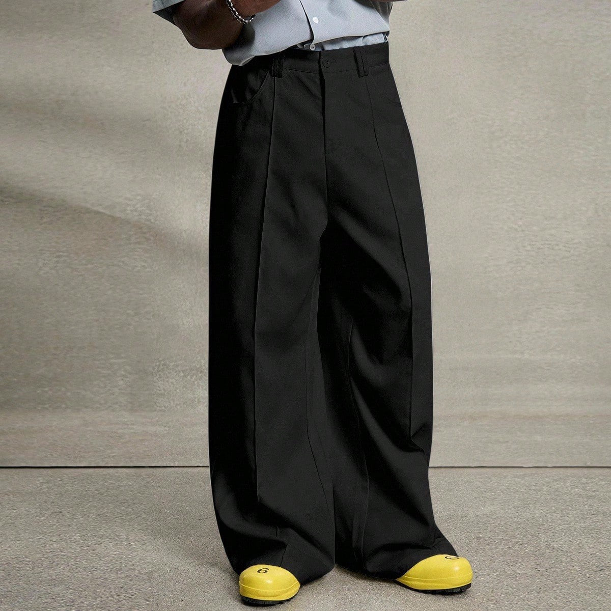 Herren nan weite Bundfaltenhose mit hoher Bundhöhe, präzisen Bügelfalten und seitlichen Eingrifftaschen R&B