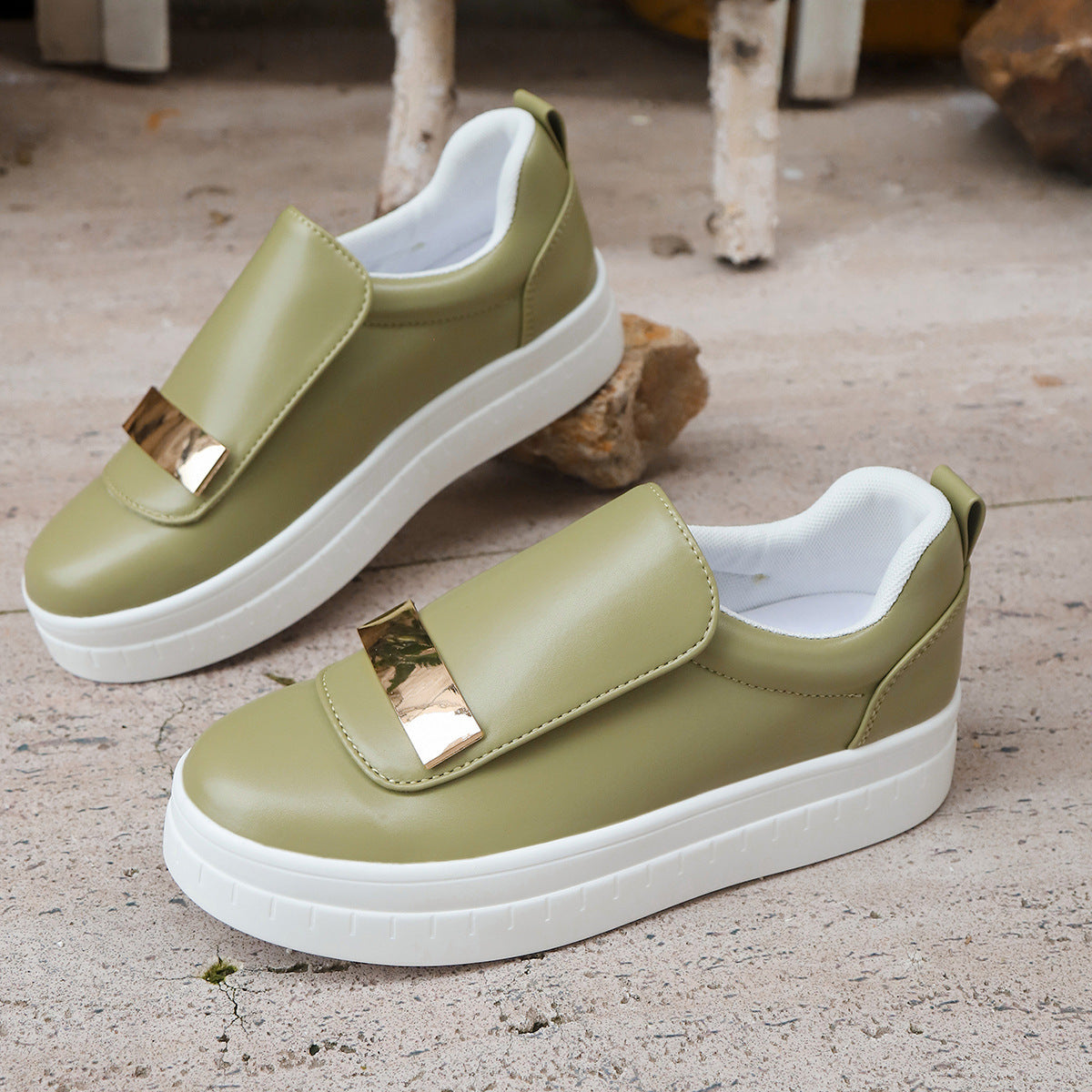 Damen Komfortable Slip-On Sneakers mit modernem Metallic-Detail R&B