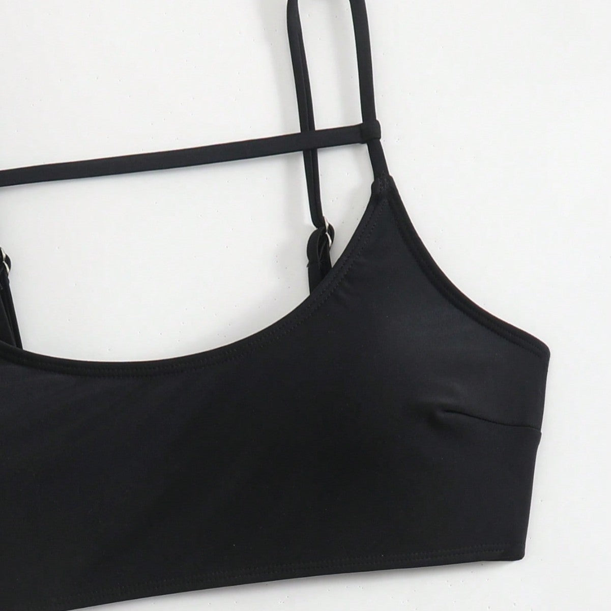 Damen Triangel-Bikini-Set mit innovativem Schnitt und verstellbaren Trägern R&B