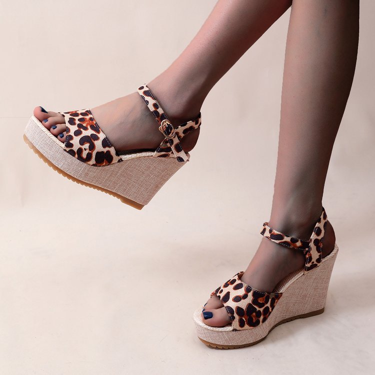 Damen Keil-Sandalen mit geflochtenem Riemendesign und komfortabler Sohle R&B