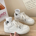 Damen lässige Sneakers mit atmungsaktiver Mesh-Oberfläche und seitlichen Perforationen