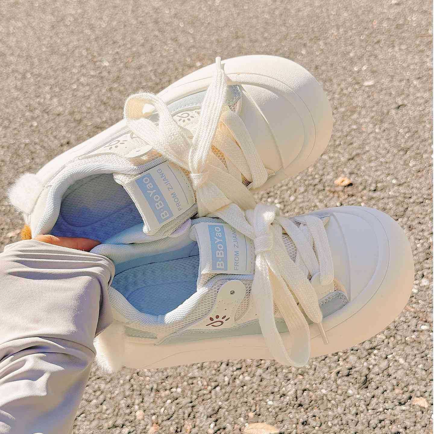 Damen Sneaker mit plüschiger Fütterung und flexiblen Schnürsenkeln