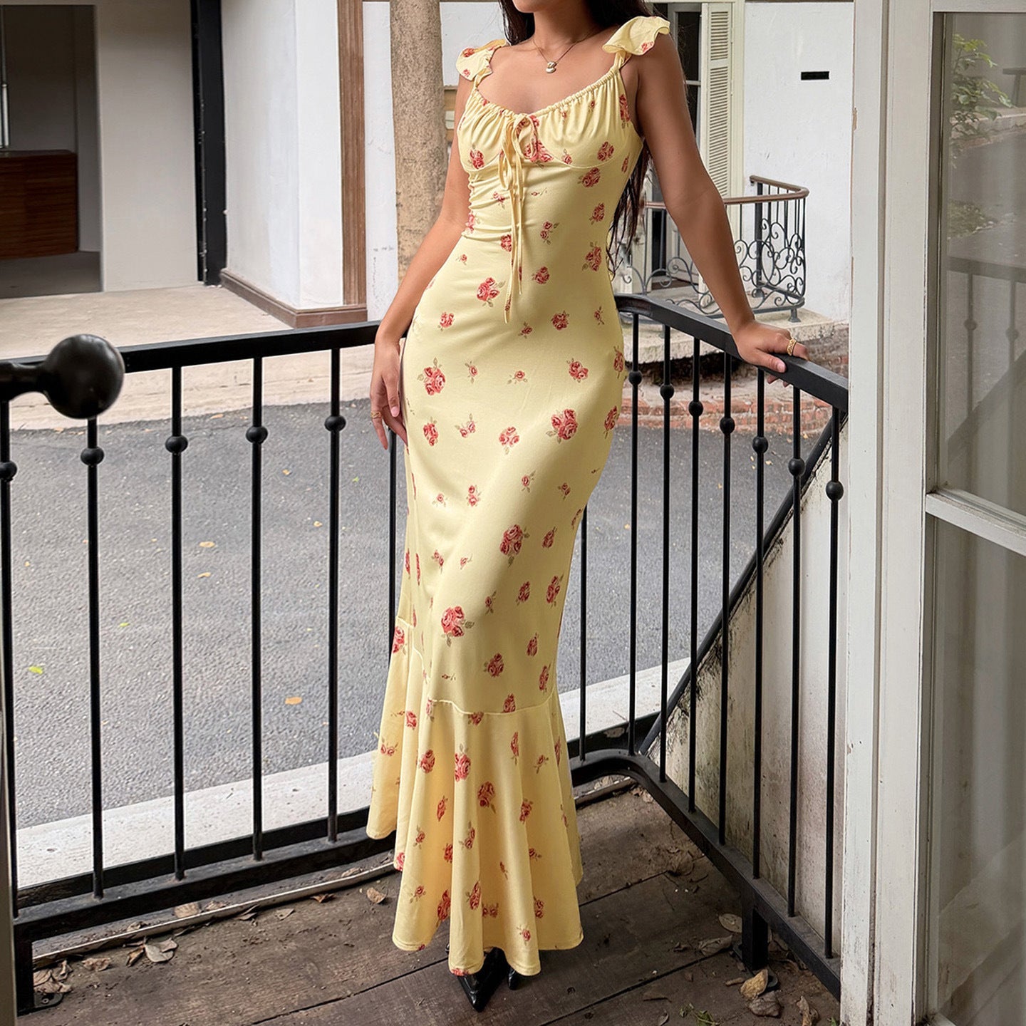 Damen Maxikleid mit floralen Rüschen und elegantem Schnitt R&B