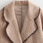 Damen nan kurz geschnittener Teddy-Mantel mit großem Schalkragen, aufgesetzten Taschen und kontrastierendem Zierbesatz R&B