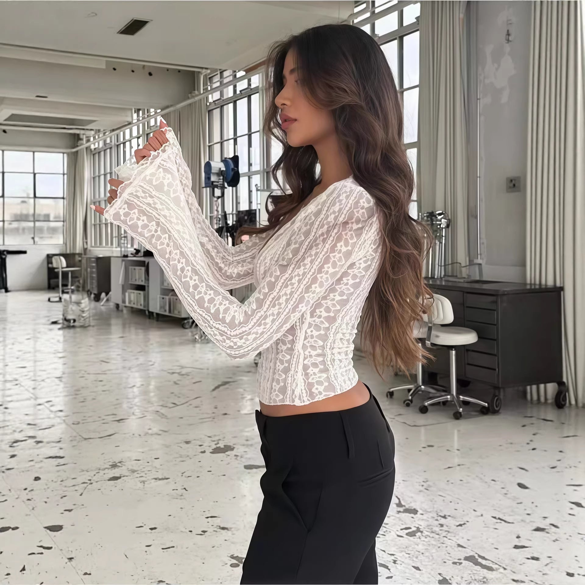 Damen Spitzenbluse mit transparentem Design und langen Ärmeln R&B