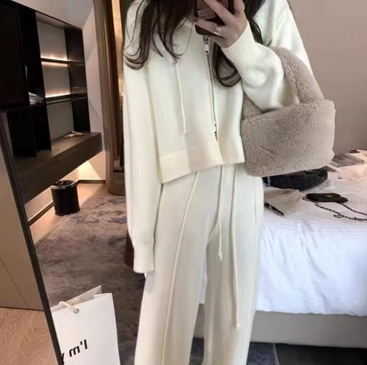Damen lässiges Freizeit-Ensemble mit Kapuzenoberteil und weitem Bein