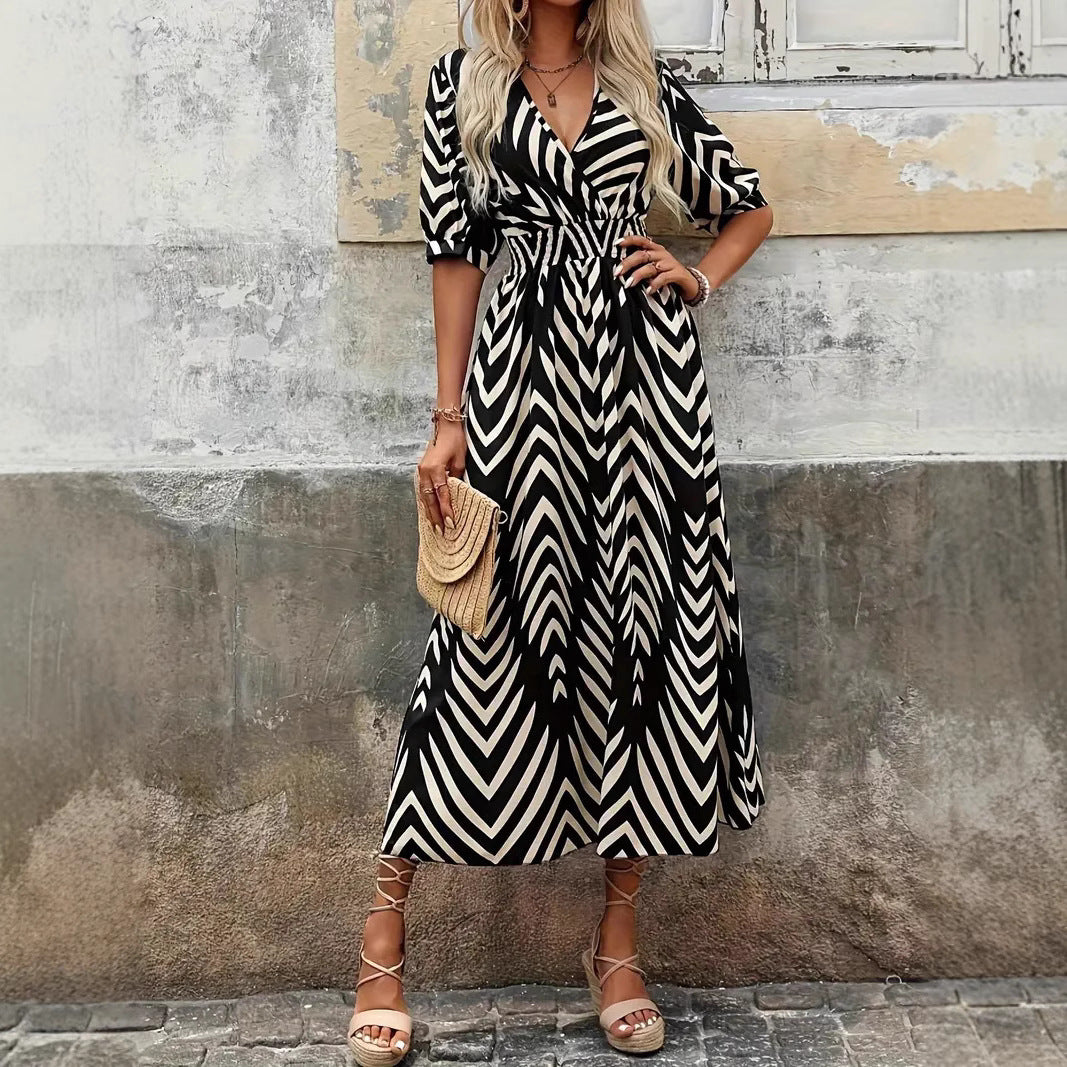 Damen Langes Wickelkleid mit modernem Muster und Rüschendetails R&B