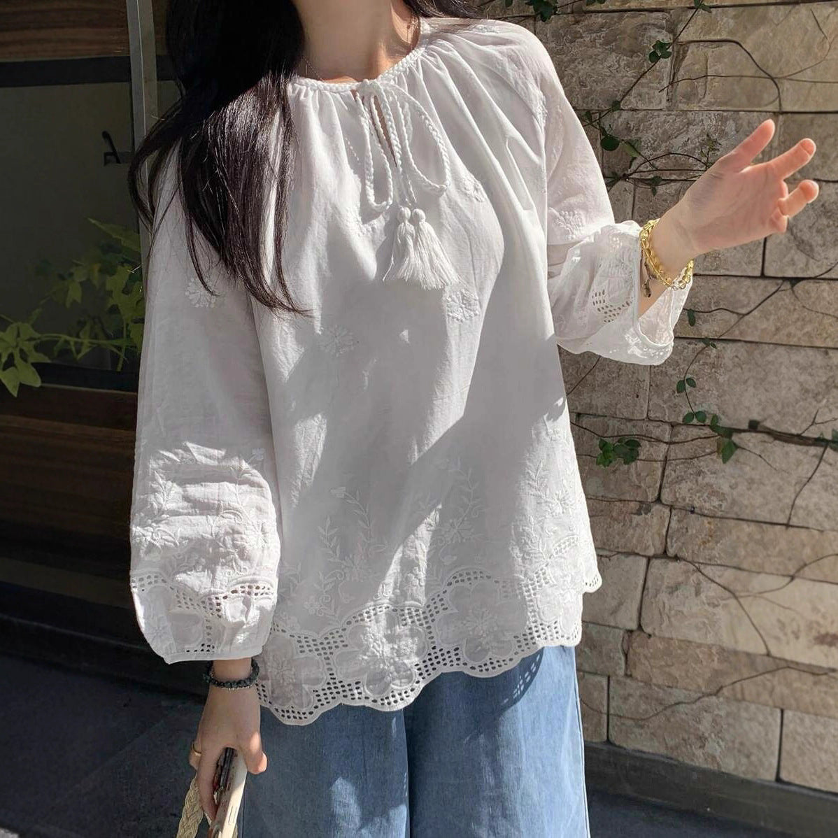 Damen zeitlose Bluse mit besticktem Spitzenbesatz und Bindand