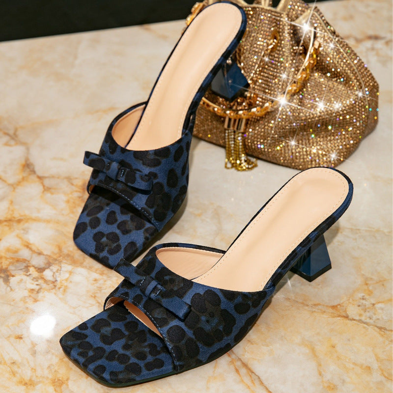 Damen modische Mules mit Leo-Print und elegantem Blockabsatz R&B