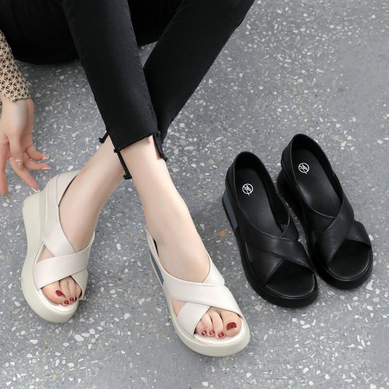 Damen Wedge-Sandalen mit geschlossenen Zehen und komfortablem Fußbett R&B