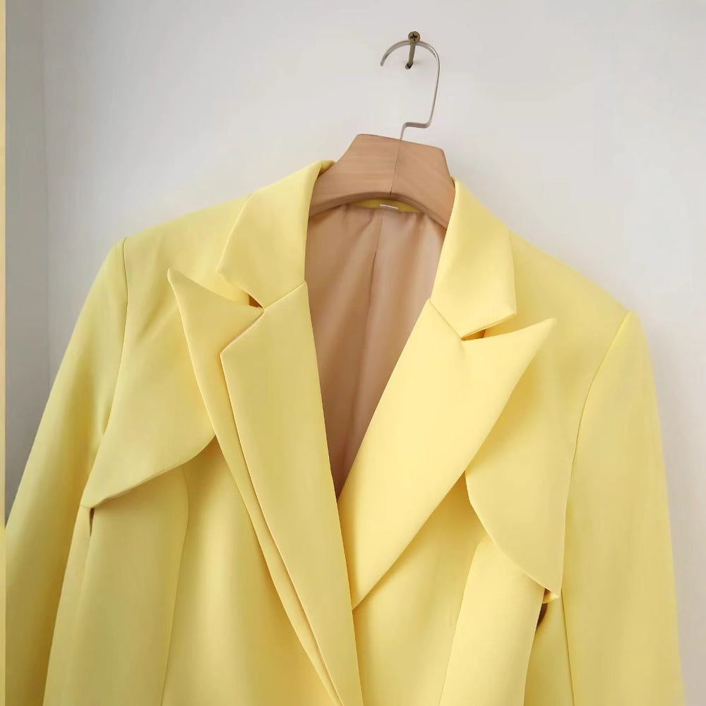 Damen elegante Blazerjacke mit strukturiertem Kragen und glänzenden Details R&B