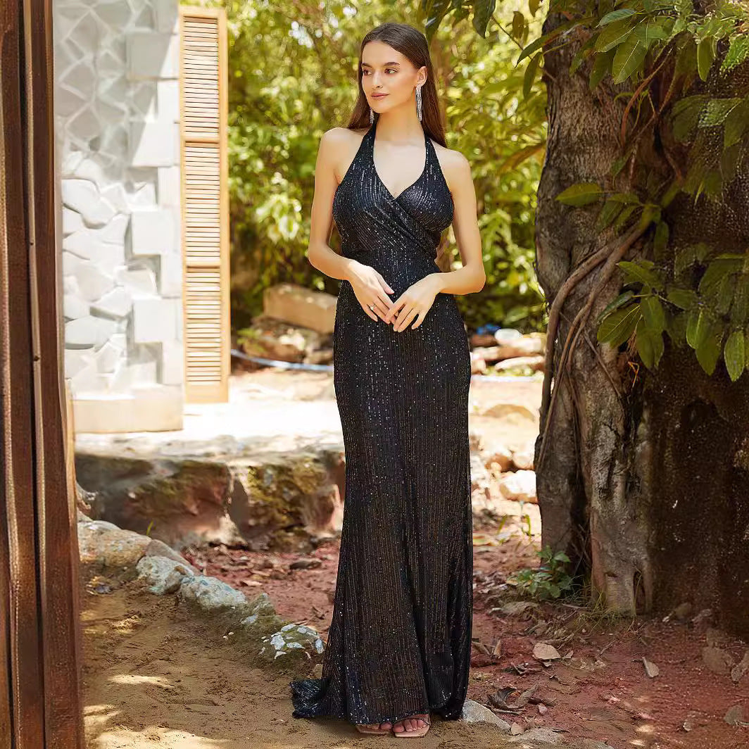 Damen Abendkleid mit funkelnden Pailletten und tiefer Halterneck-Optik R&B