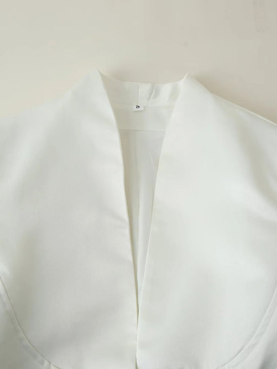 Damen taillierte Bluse mit modernen Knopfdetails und Stehkragen R&B