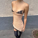 Damen Elegantes Spitzenkleid mit raffinierten Rüschendetails und verstellbaren Trägern R&B
