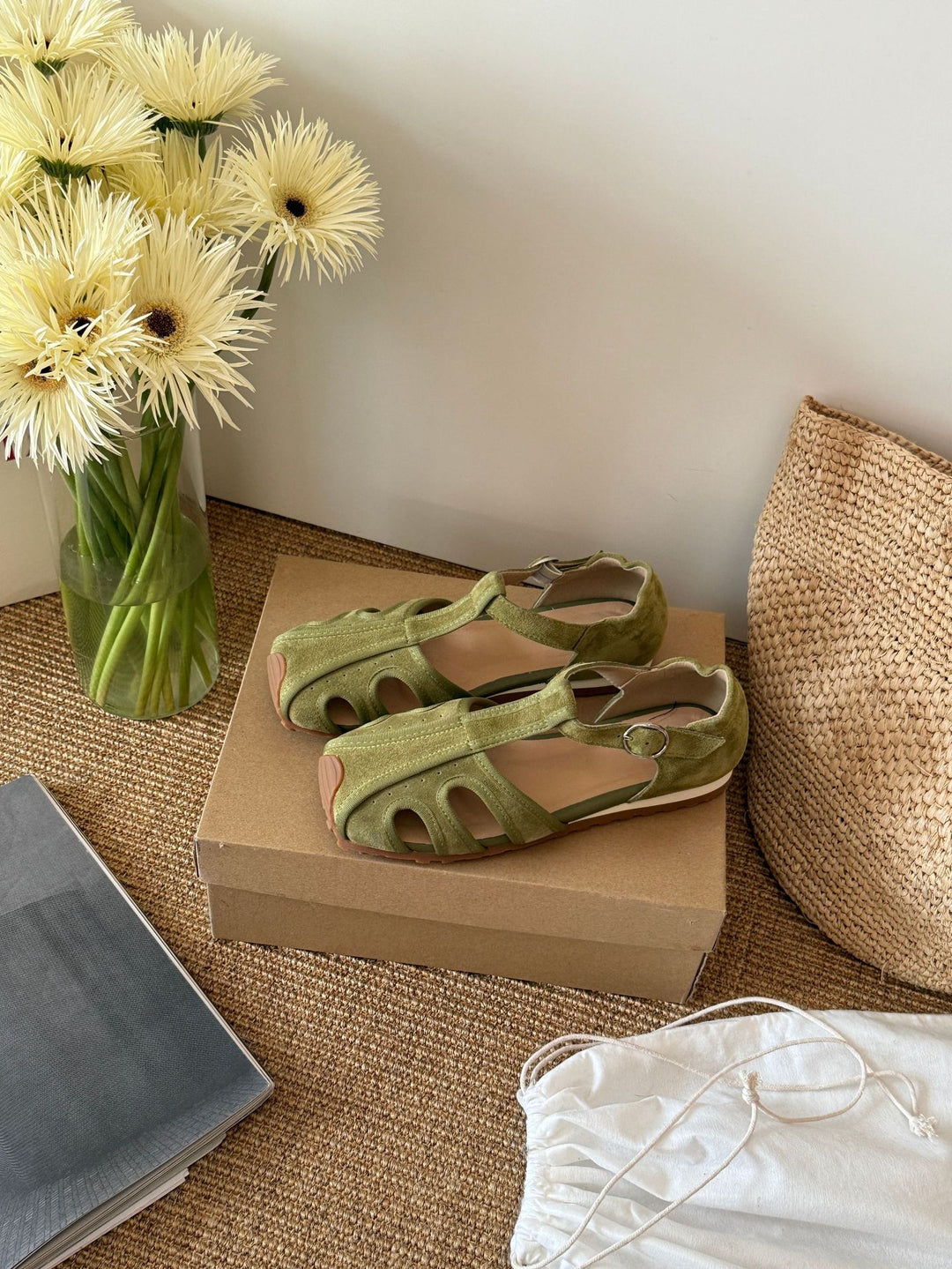Damen Komfortable Sandalen mit geschlossenen Zehen und modischem Riemen R&B